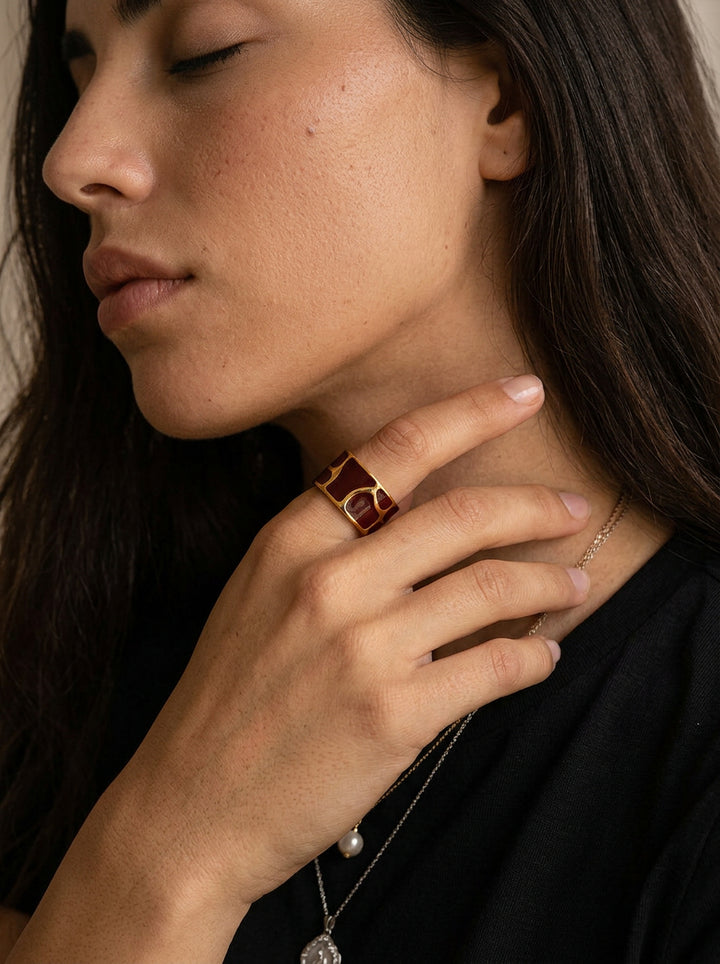Roter ANVIA Ring – 18K Gold plattiert mit Emaille und Marmor-Optik