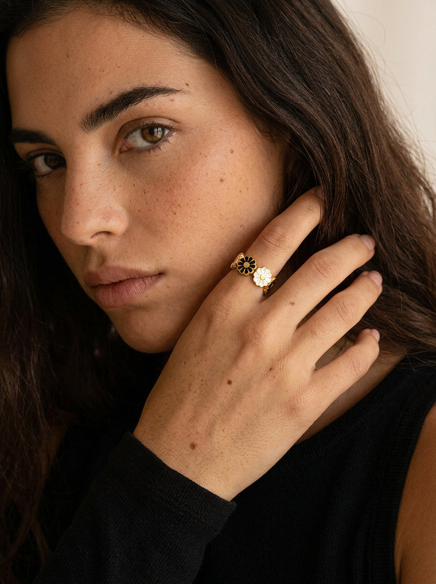 Flower – 18K Gold plattiert mit Emaille und Marmor-Optik, elegantes Design