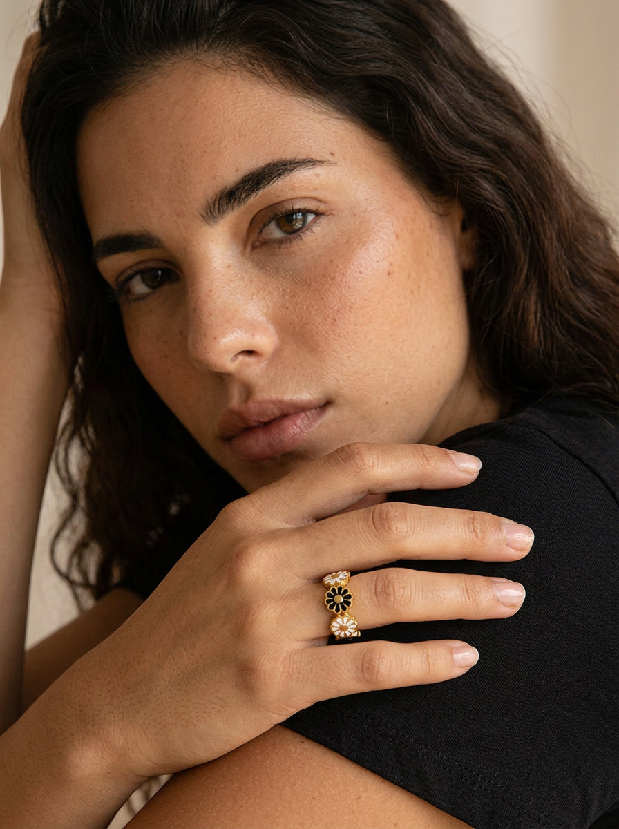 Flower – 18K Gold plattiert mit Emaille und Marmor-Optik, elegantes Design